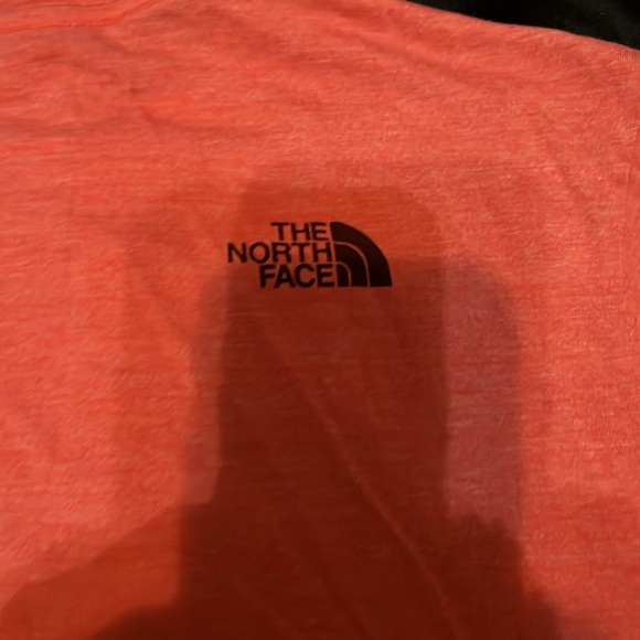 The North Face men’s tshirt brick color, men’s slim fit medium - Picture 7 of 7